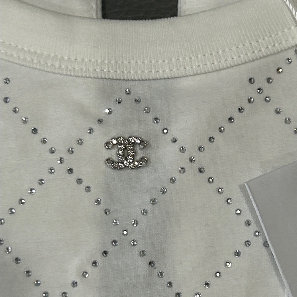 CHANEL White Rhinestone Diamond Pattern Top, size 38/8. NWT. LUXURY - Picture 3 of 10